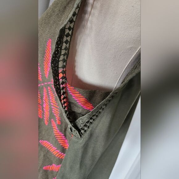 NWOTโa new day brand sleeveless top - Size Medium - Picture 2 of 8